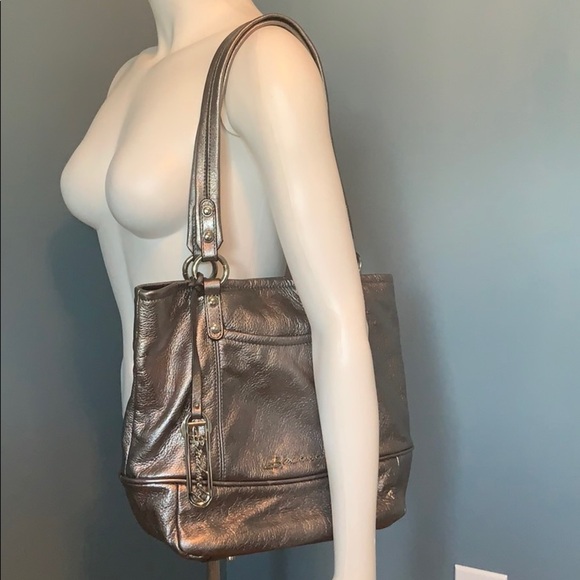 B. Makowsky Metallic Pewter Leather Handbag Purse - Picture 1 of 7